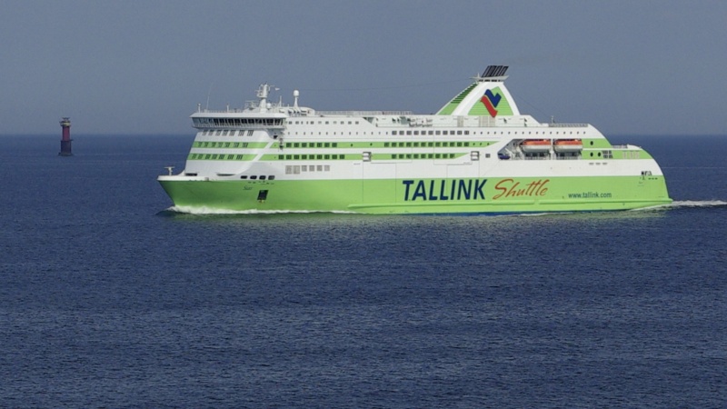 File:2008 05 11 Tallinnamadala tuletorn ja Tallink Star.jpg