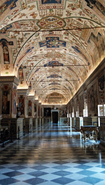 File:VaticanMuseum.jpg